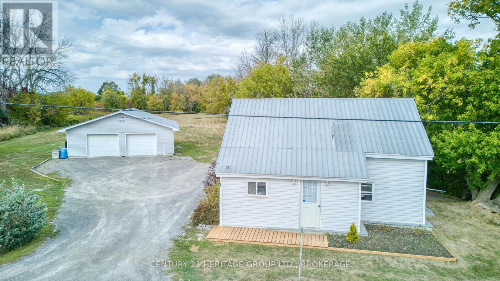 6913 County 2 Road, Loyalist (Lennox And Addington - South), ON - Outdoor