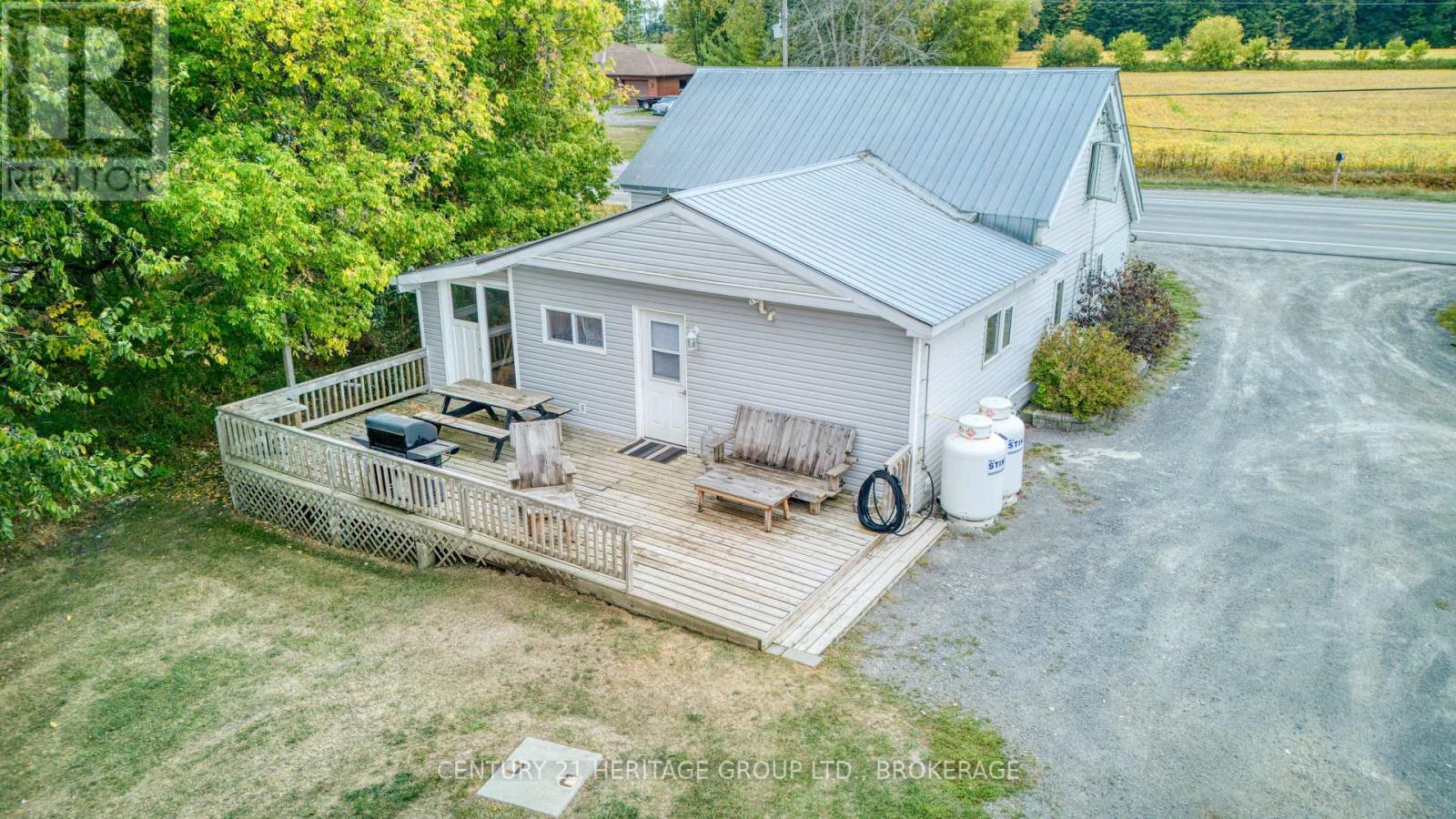 6913 County 2 Road, Loyalist (Lennox And Addington - South), ON - Outdoor