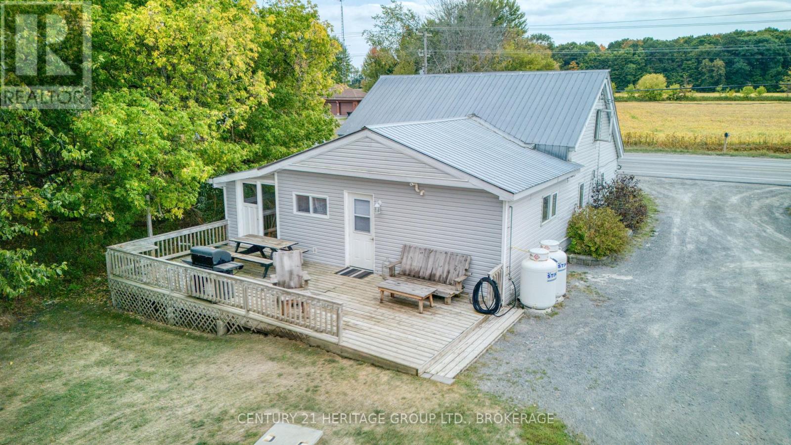 6913 County 2 Road, Loyalist (Lennox And Addington - South), ON - Outdoor