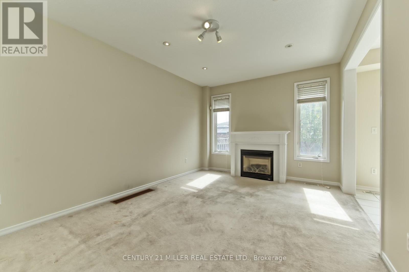 126 Merrilee Crescent, Hamilton, ON - Indoor Photo Showing Other Room With Fireplace