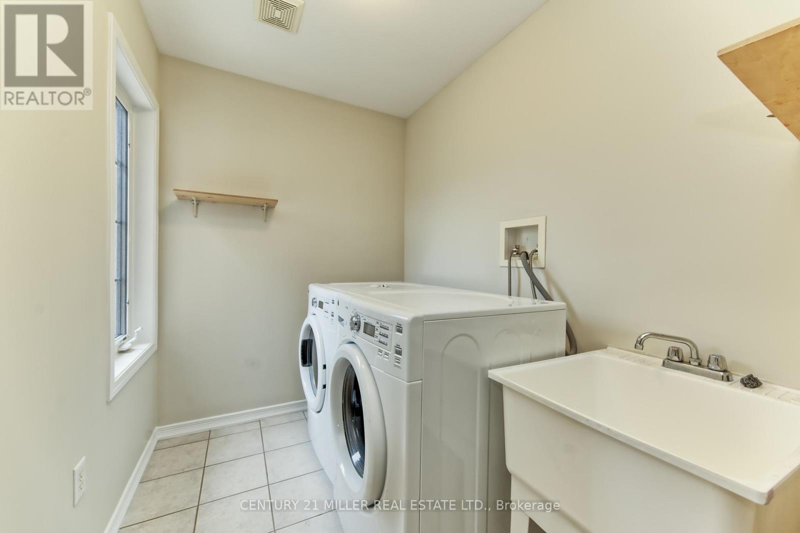 126 Merrilee Crescent, Hamilton, ON - Indoor Photo Showing Laundry Room