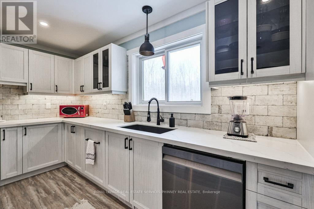 1068 Xavier Street, Gravenhurst, ON - Indoor Photo Showing Kitchen