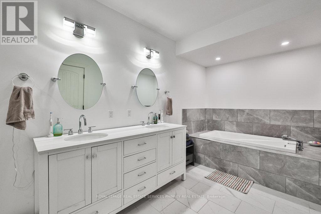 1068 Xavier Street, Gravenhurst, ON - Indoor Photo Showing Bathroom