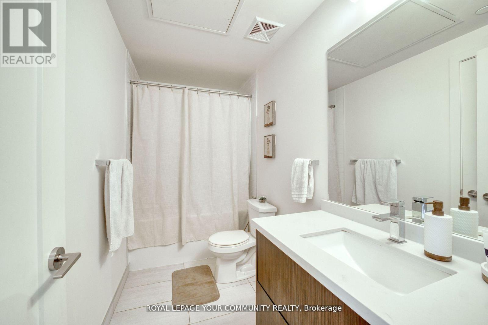 1711 - 330 Richmond Street W, Toronto, ON - Indoor Photo Showing Bathroom