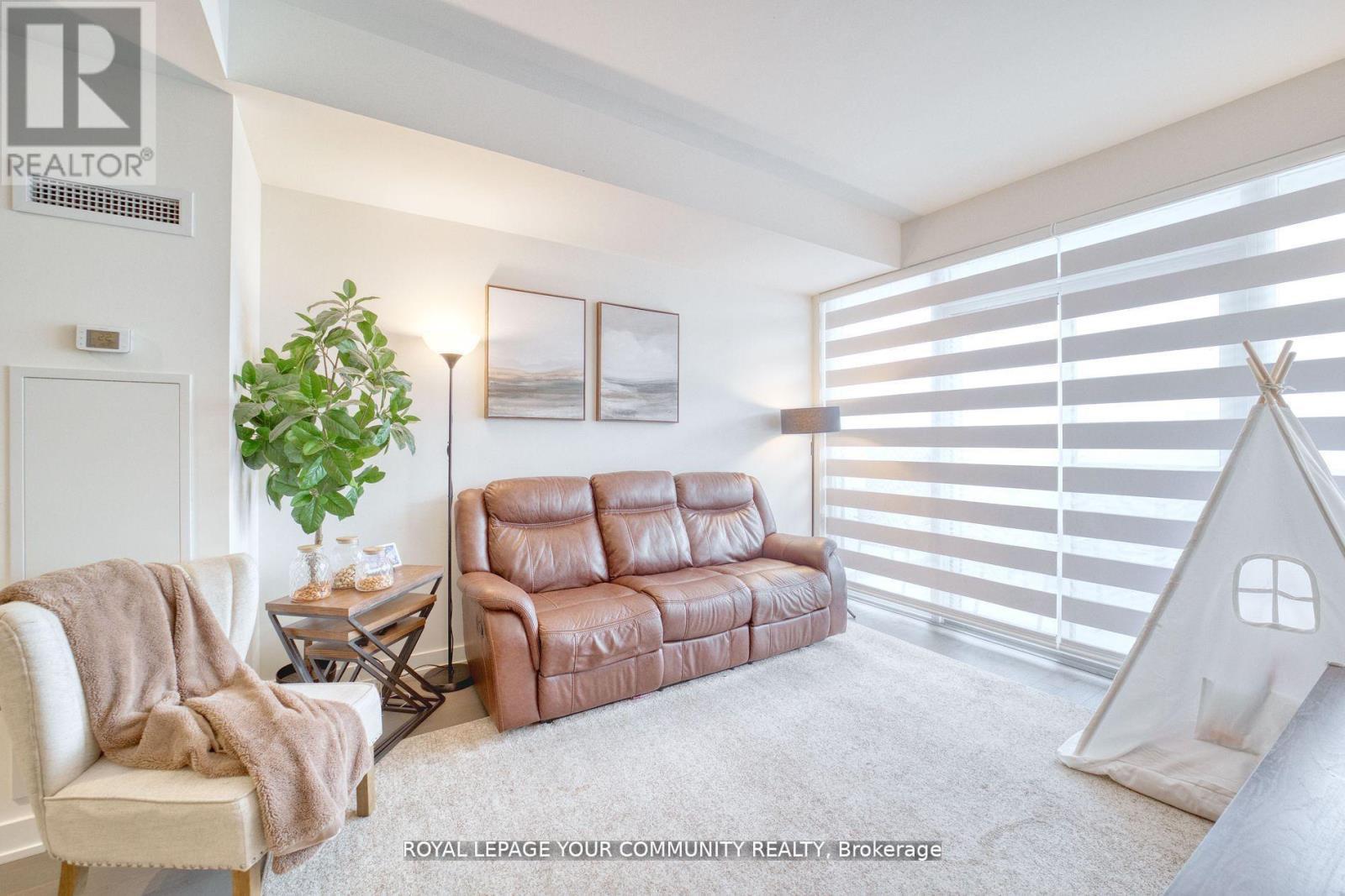 1711 - 330 Richmond Street W, Toronto, ON - Indoor Photo Showing Living Room