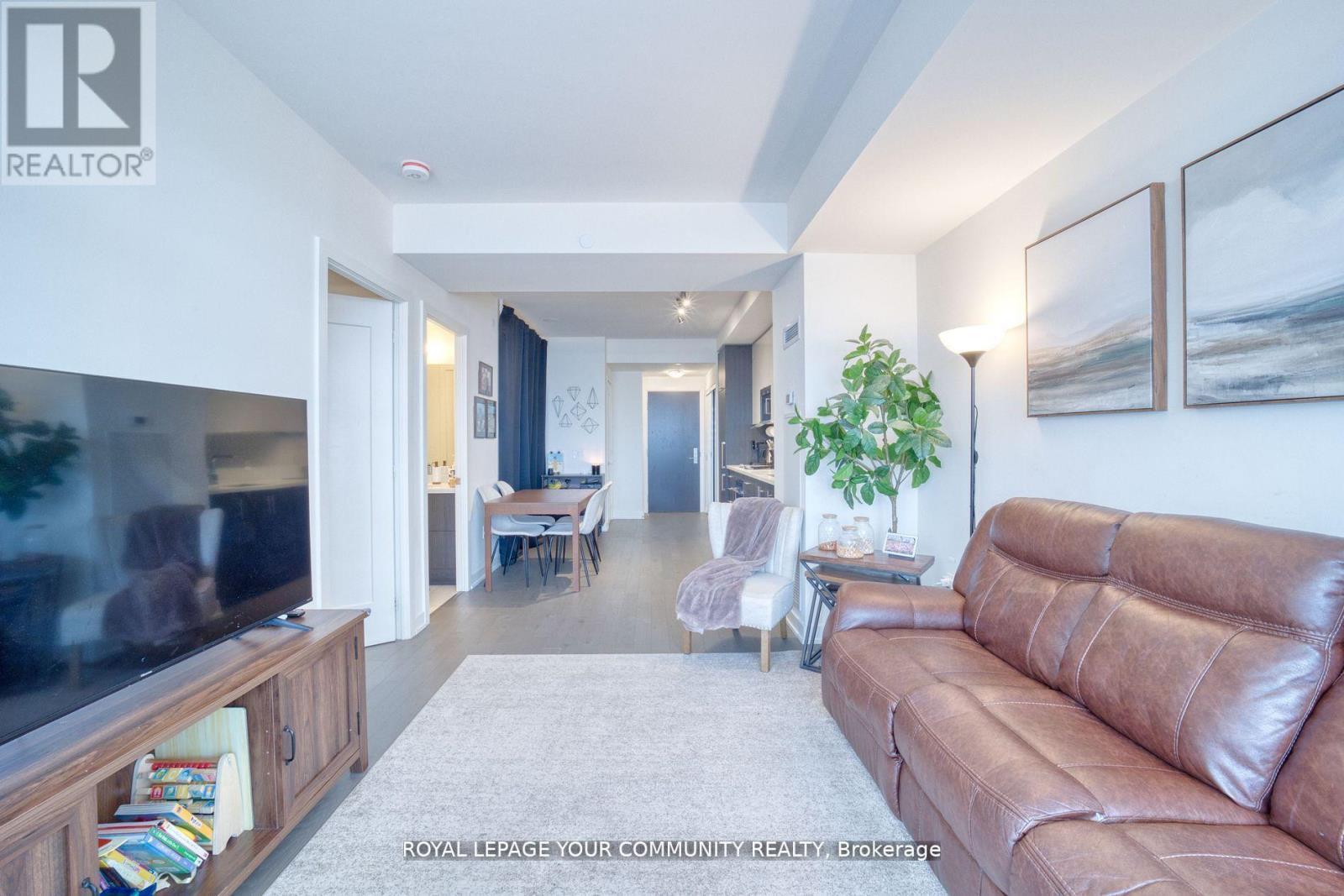 1711 - 330 Richmond Street W, Toronto, ON - Indoor Photo Showing Living Room