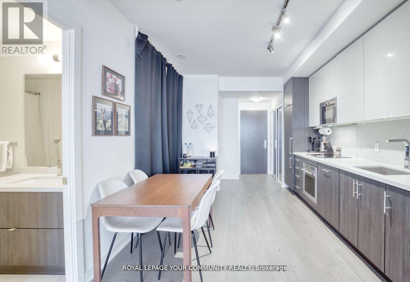 1711 - 330 Richmond Street W, Toronto, ON - Indoor