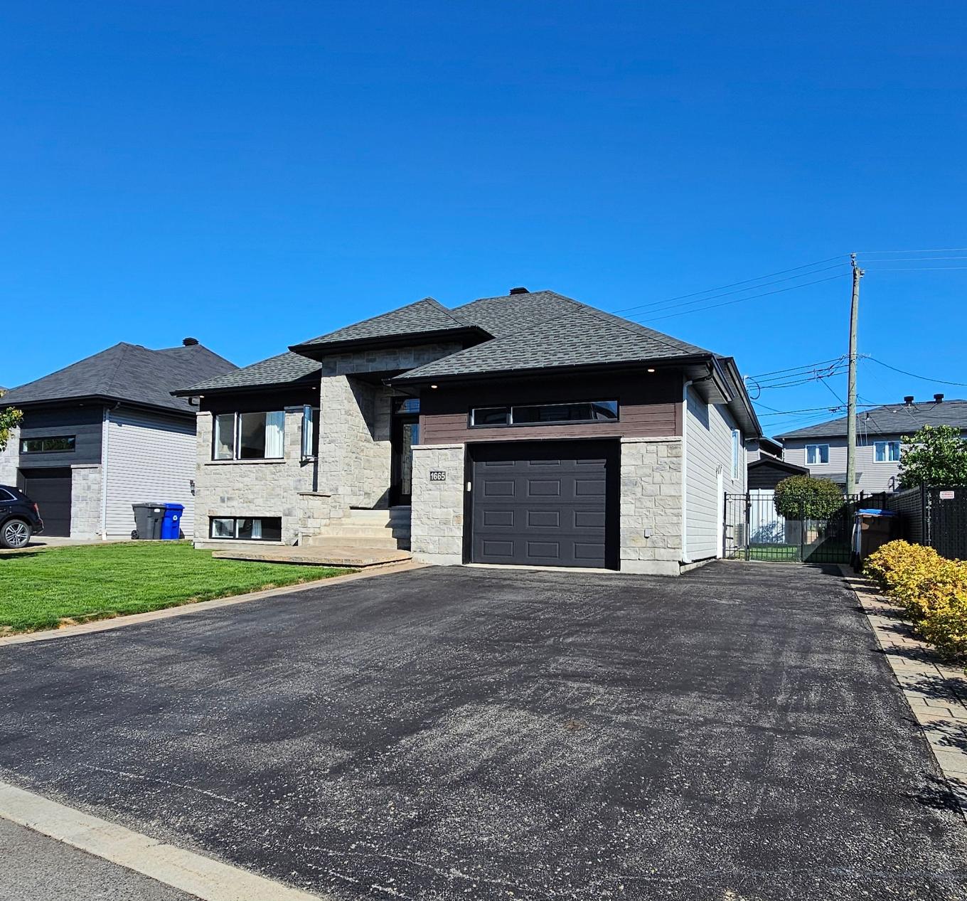 Façade - 1665 Rue Abraham-Massé, Chambly, QC - Outdoor