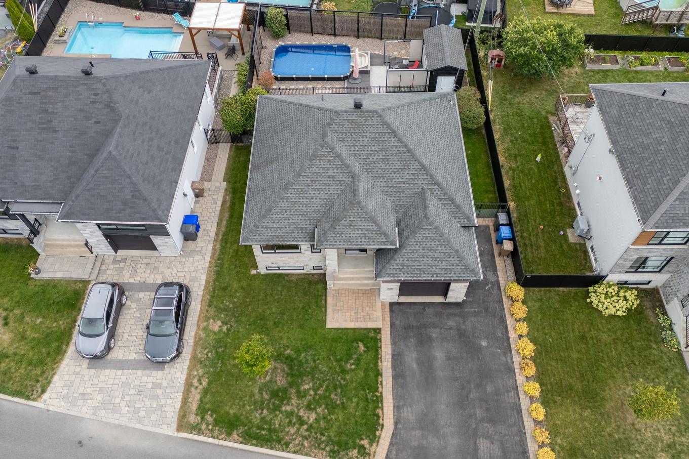 Vue d'ensemble - 1665 Rue Abraham-Massé, Chambly, QC - Outdoor With In Ground Pool