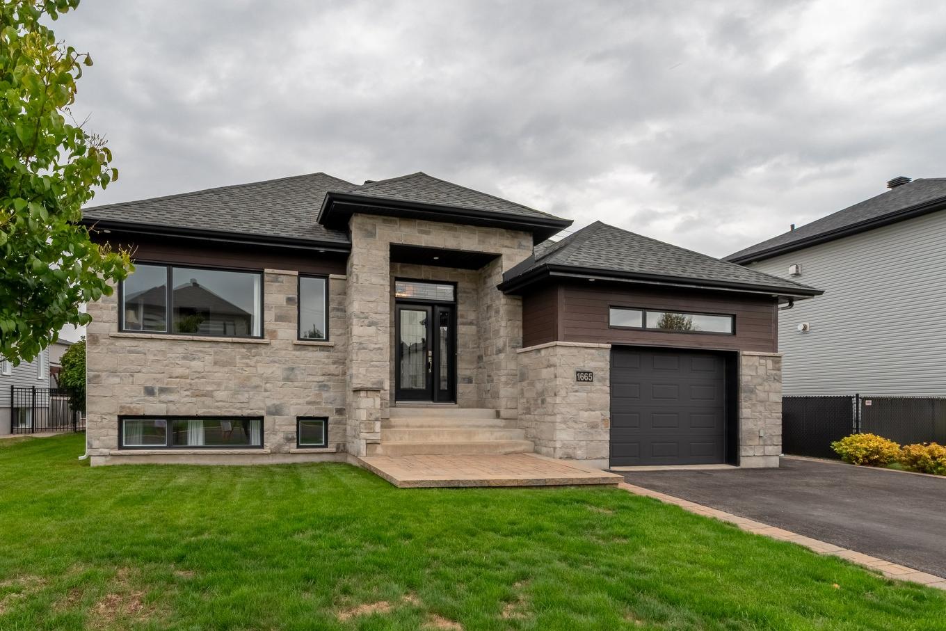 Façade - 1665 Rue Abraham-Massé, Chambly, QC - Outdoor