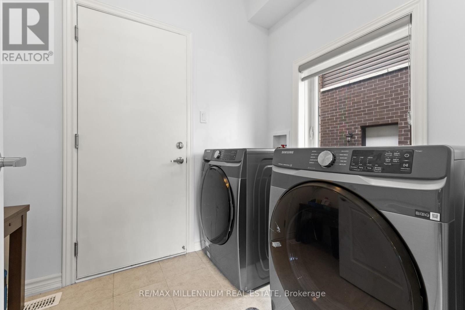 113 Sebastian Street, Blue Mountains, ON - Indoor Photo Showing Laundry Room