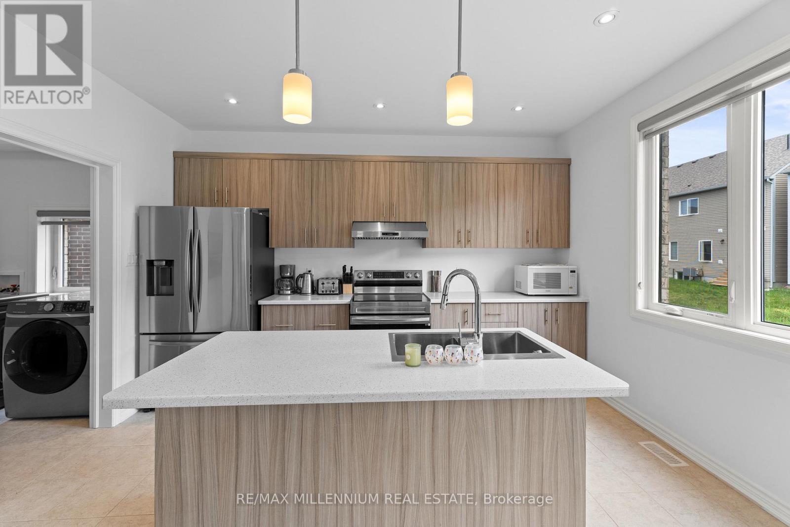 113 Sebastian Street, Blue Mountains, ON - Indoor Photo Showing Kitchen