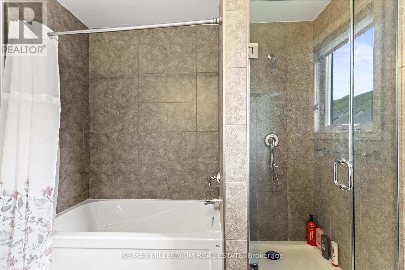 113 Sebastian Street, Blue Mountains, ON - Indoor Photo Showing Bathroom