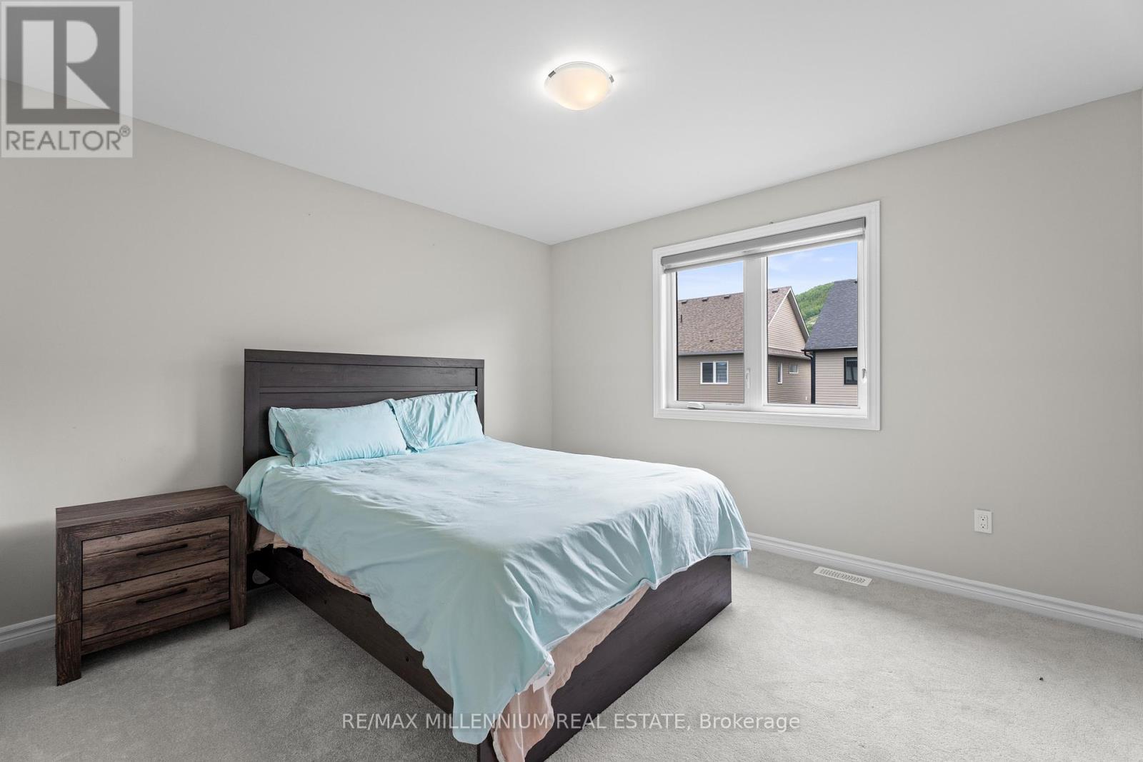 113 Sebastian Street, Blue Mountains, ON - Indoor Photo Showing Bedroom