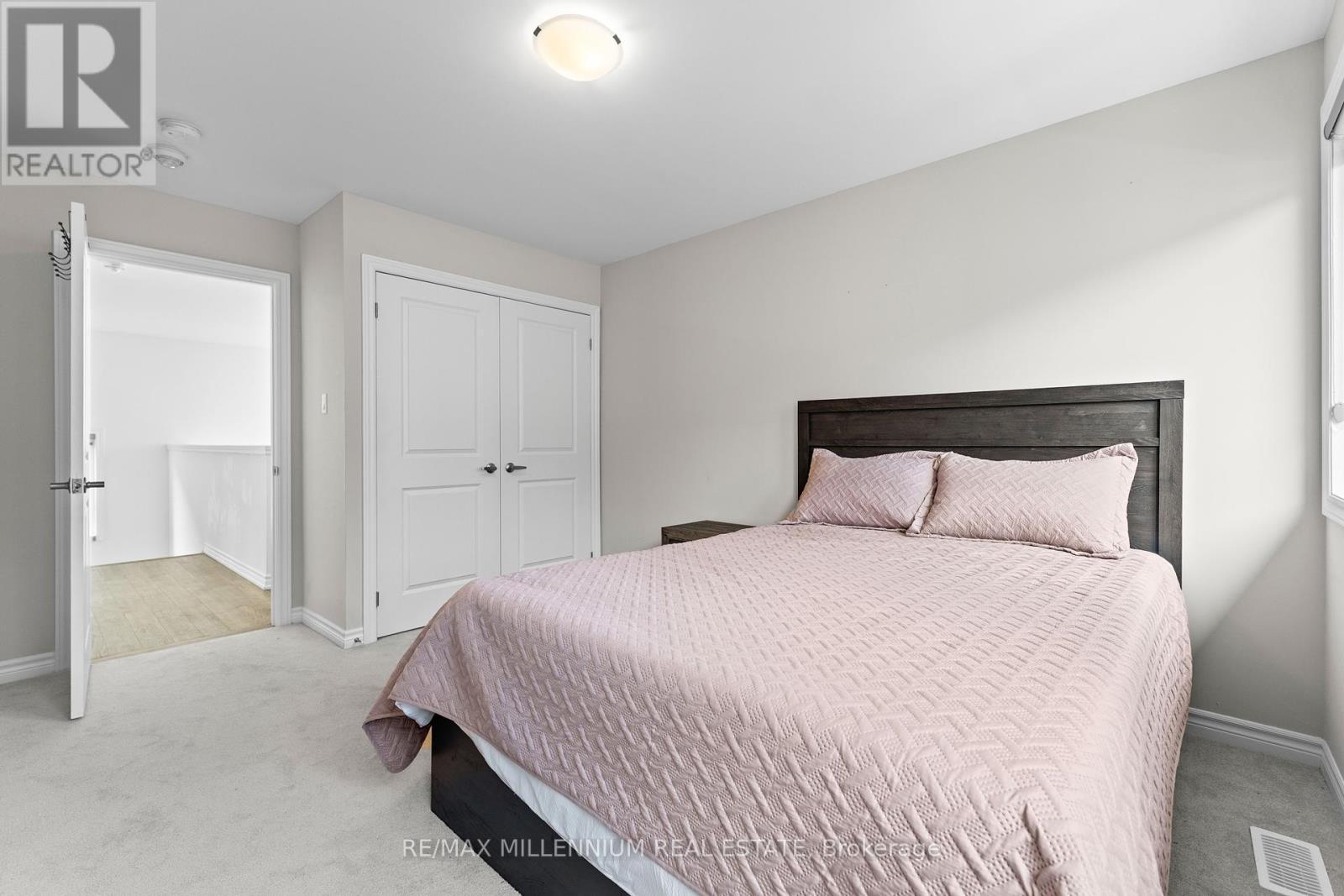 113 Sebastian Street, Blue Mountains, ON - Indoor Photo Showing Bedroom