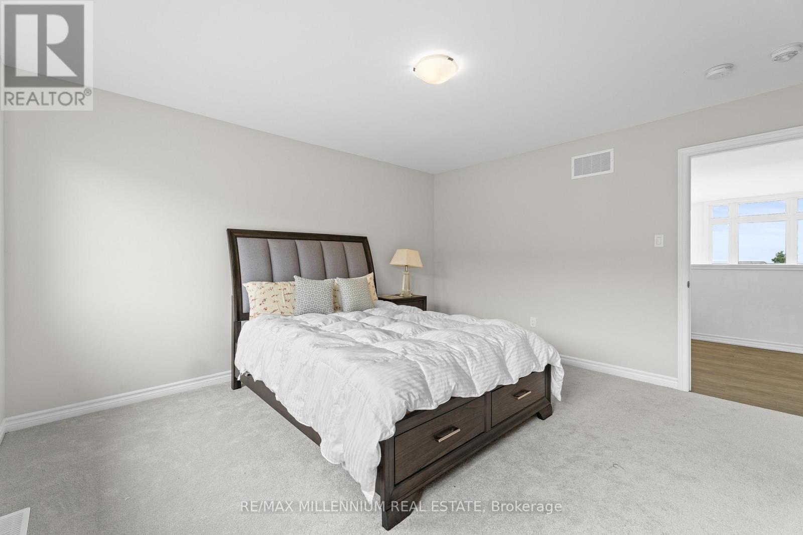 113 Sebastian Street, Blue Mountains, ON - Indoor Photo Showing Bedroom