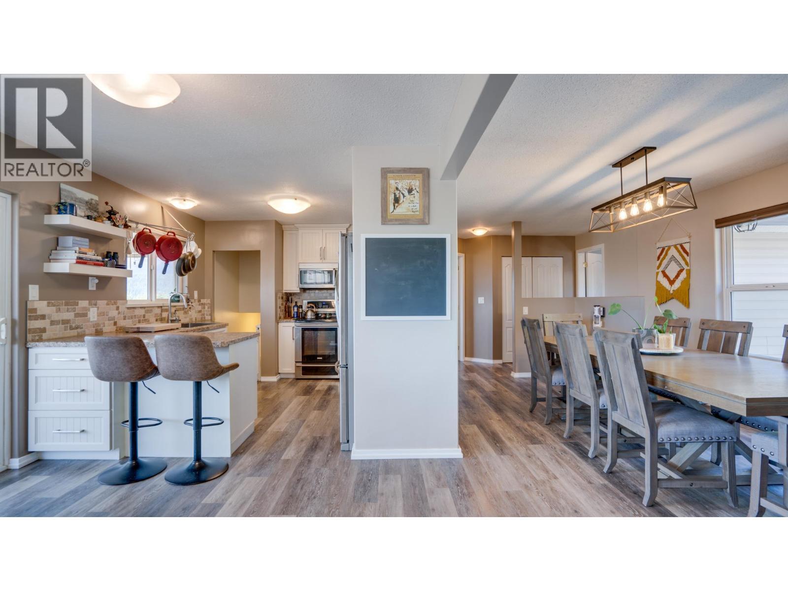 4767 Grandview Flats N Road, Armstrong, BC - Indoor Photo Showing Dining Room