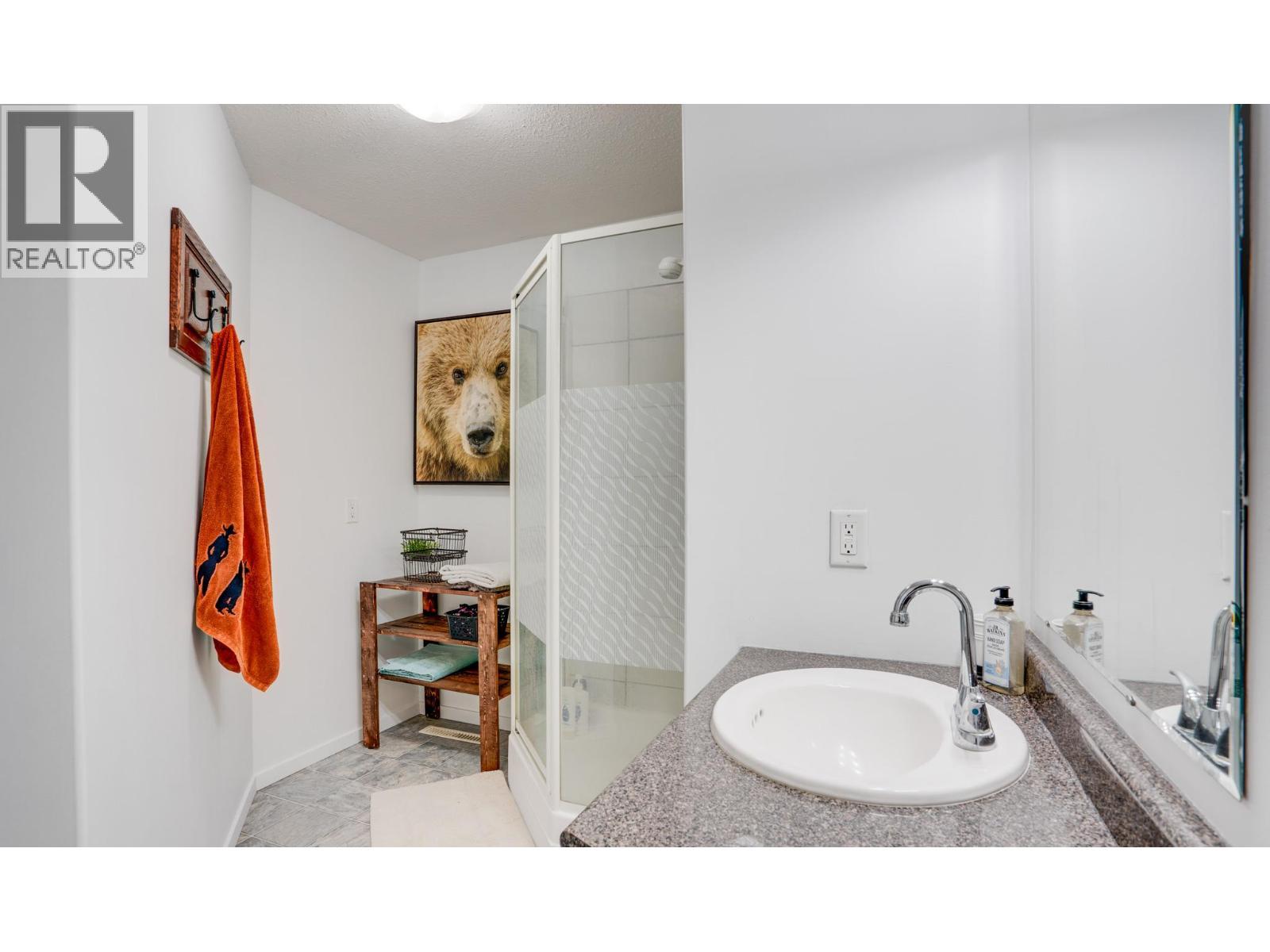 4767 Grandview Flats N Road, Armstrong, BC - Indoor Photo Showing Bathroom