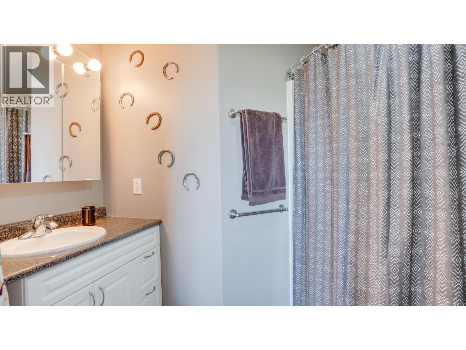 4767 Grandview Flats N Road, Armstrong, BC - Indoor Photo Showing Bathroom