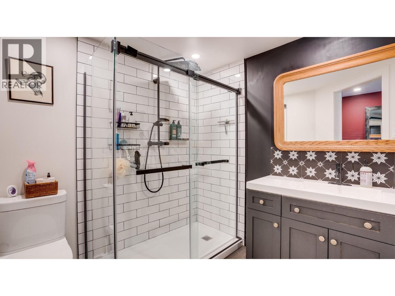 4767 Grandview Flats N Road, Armstrong, BC - Indoor Photo Showing Bathroom