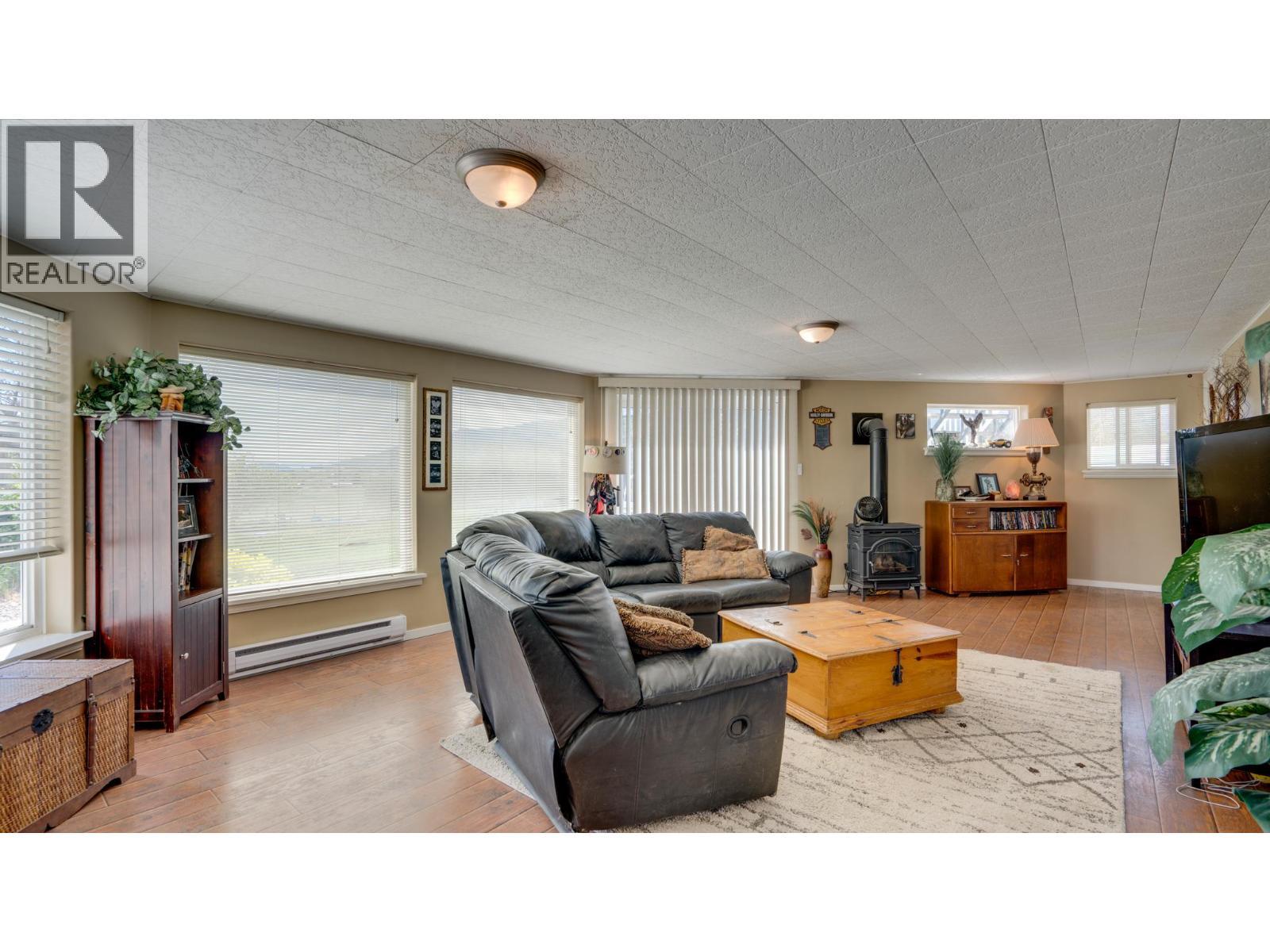 Downstairs Suite - 4767 Grandview Flats N Road, Armstrong, BC - Indoor Photo Showing Living Room
