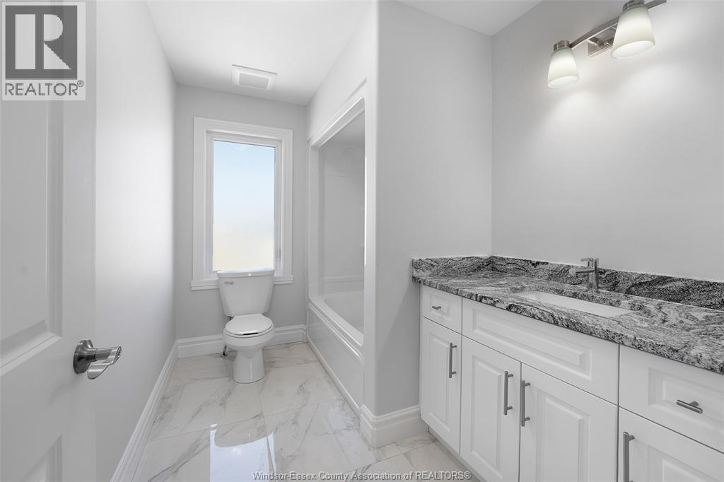 85 Kingsbridge, Amherstburg, ON - Indoor Photo Showing Bathroom