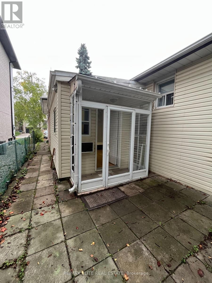 Main Floor - 49 Viamede Crescent, Toronto, ON - Outdoor