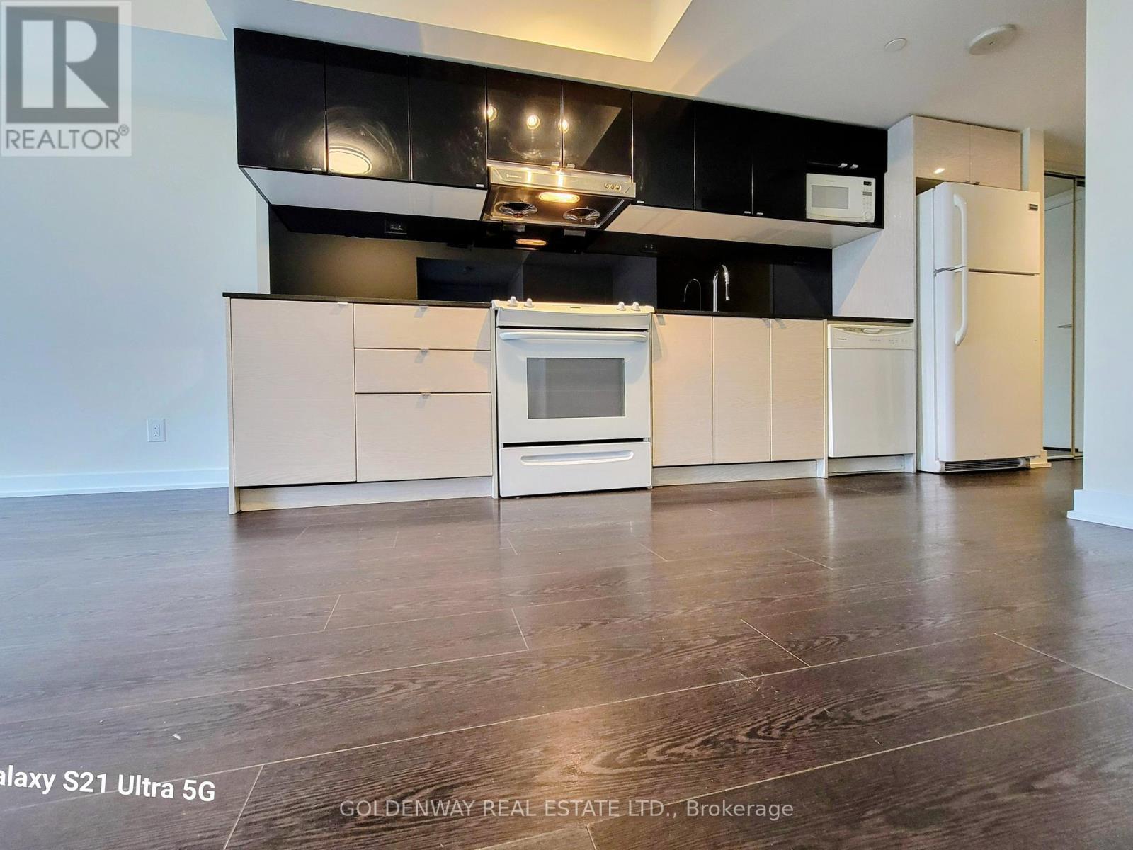 modern kitchen - 1211 - 72 Esther Shiner Boulevard, Toronto, ON - Indoor Photo Showing Kitchen