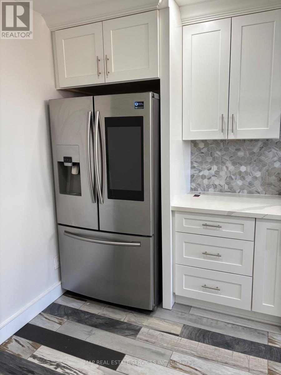 260 Hillside Drive, Mississauga, ON - Indoor Photo Showing Other Room