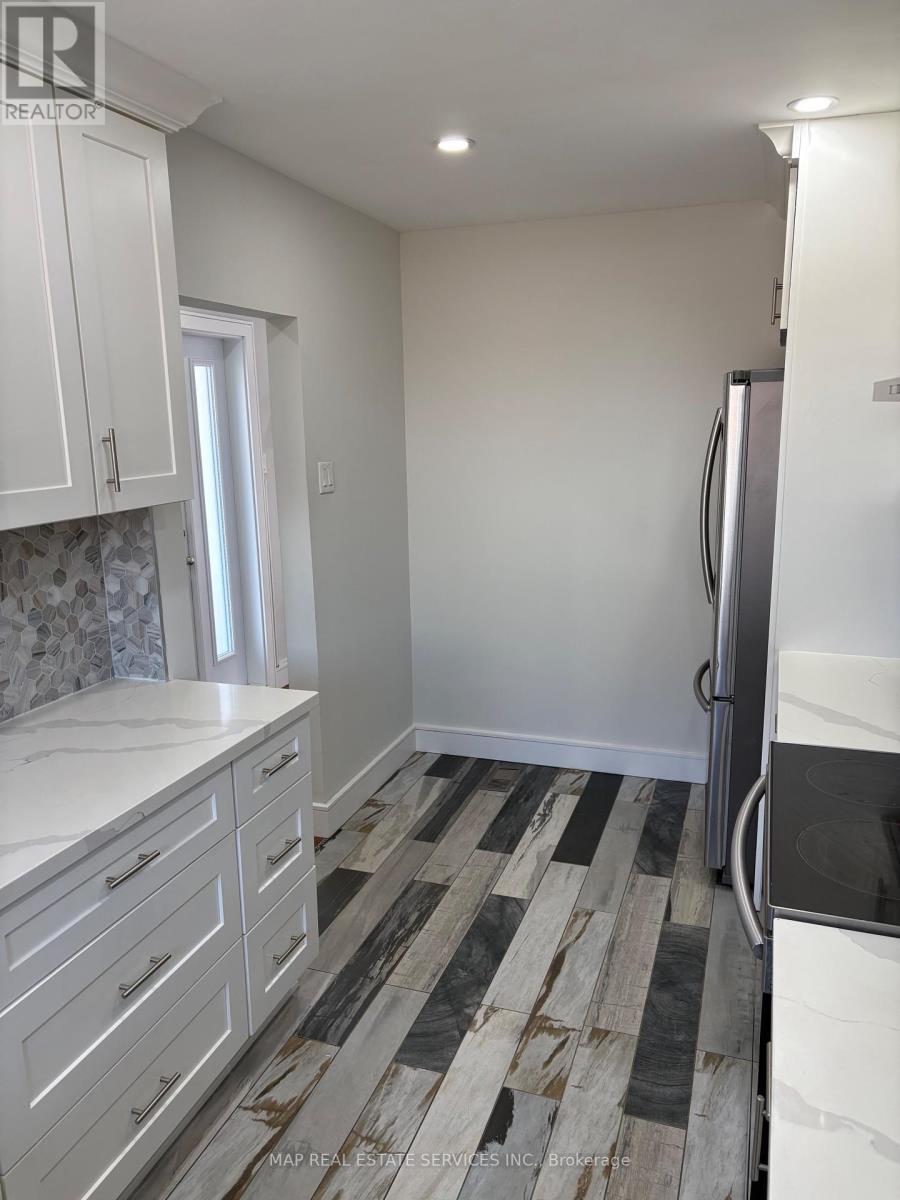 260 Hillside Drive, Mississauga, ON - Indoor