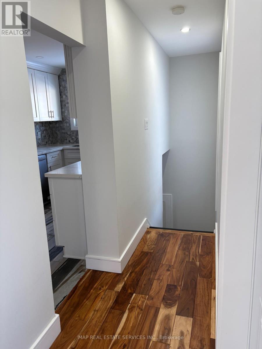 260 Hillside Drive, Mississauga, ON - Indoor Photo Showing Other Room