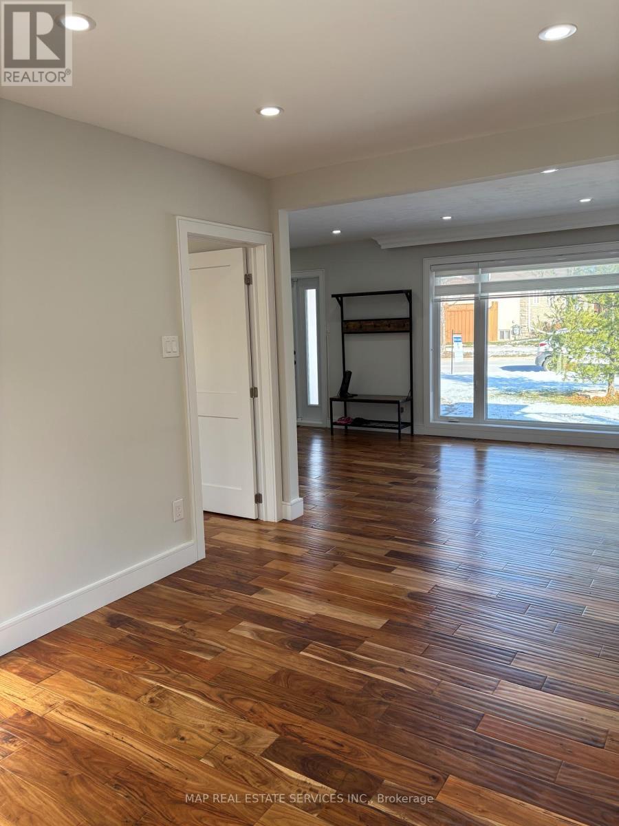 260 Hillside Drive, Mississauga, ON - Indoor Photo Showing Other Room