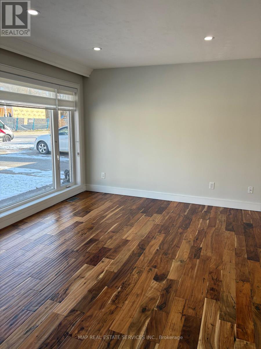 260 Hillside Drive, Mississauga, ON - Indoor Photo Showing Other Room