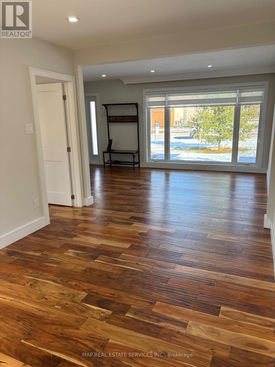 260 Hillside Drive, Mississauga, ON - Indoor Photo Showing Other Room