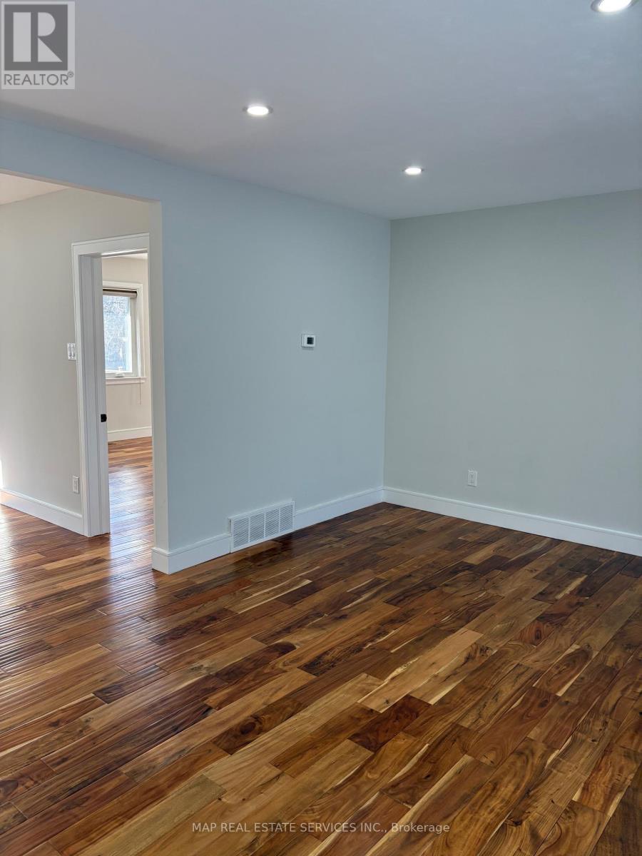 260 Hillside Drive, Mississauga, ON - Indoor Photo Showing Other Room