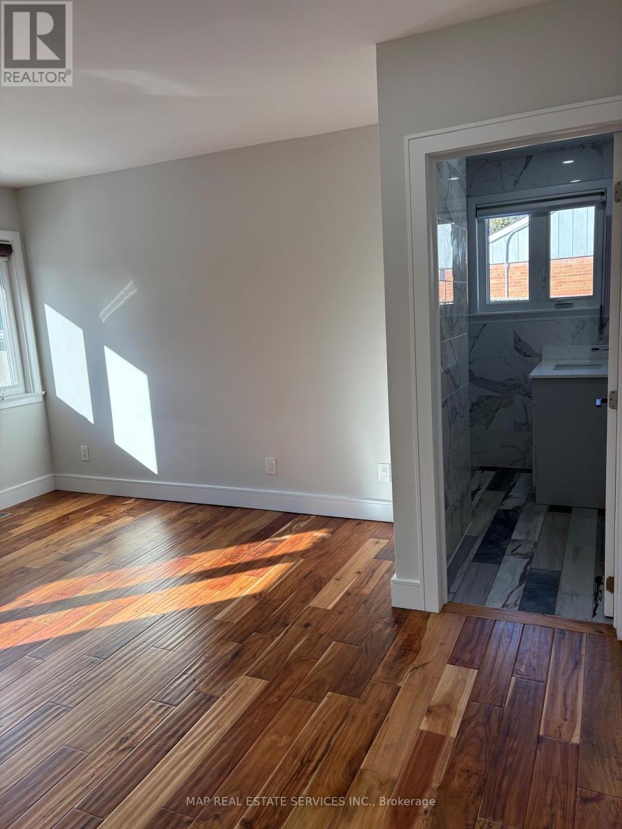 260 Hillside Drive, Mississauga, ON - Indoor Photo Showing Other Room