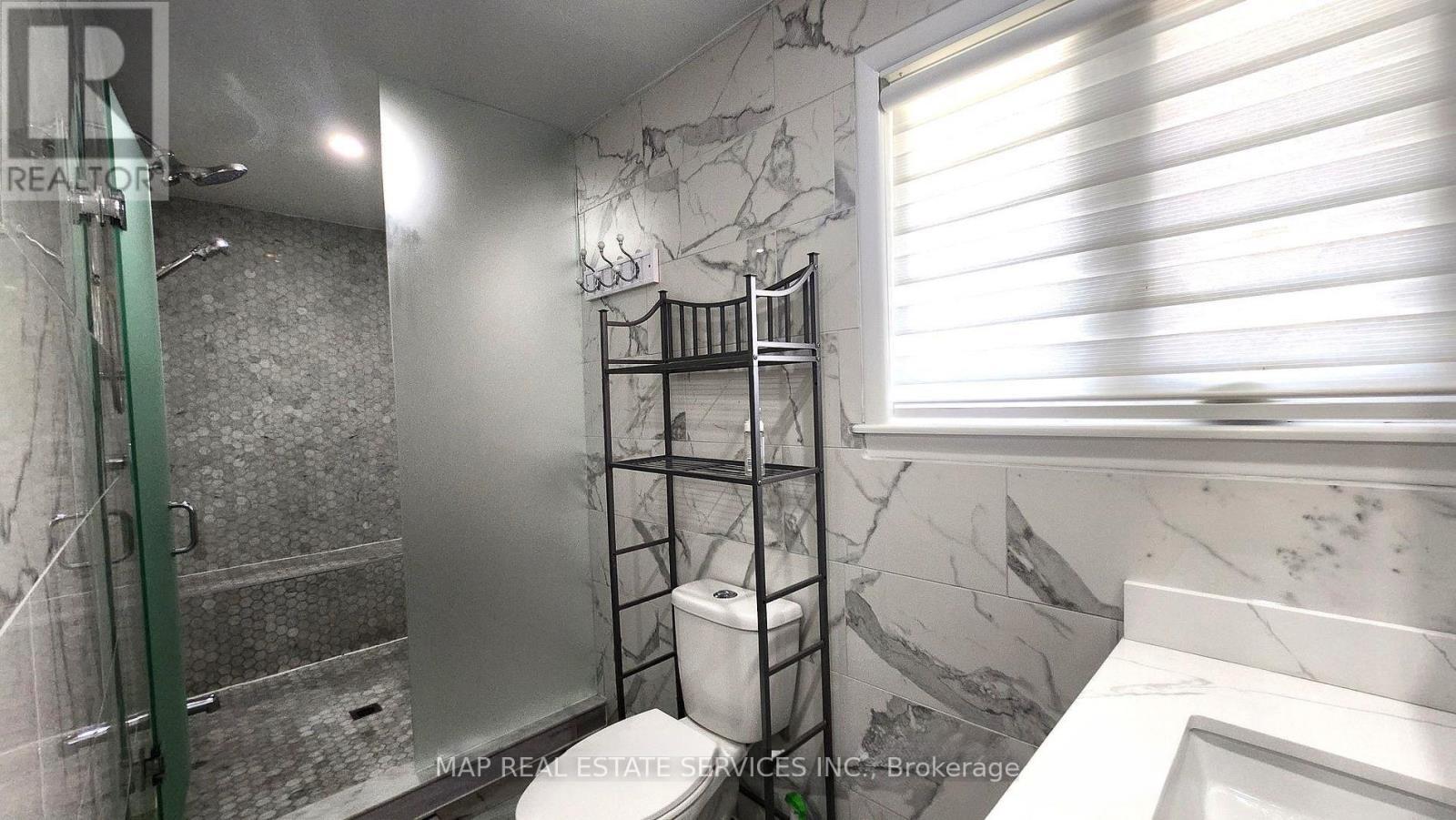 260 Hillside Drive, Mississauga, ON - Indoor Photo Showing Bathroom