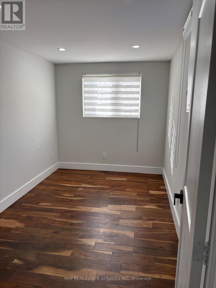 260 Hillside Drive, Mississauga, ON - Indoor Photo Showing Other Room