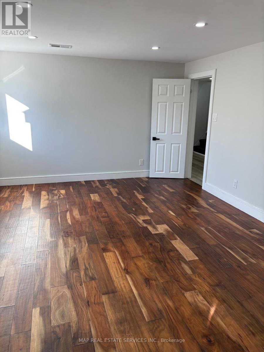 260 Hillside Drive, Mississauga, ON - Indoor Photo Showing Other Room