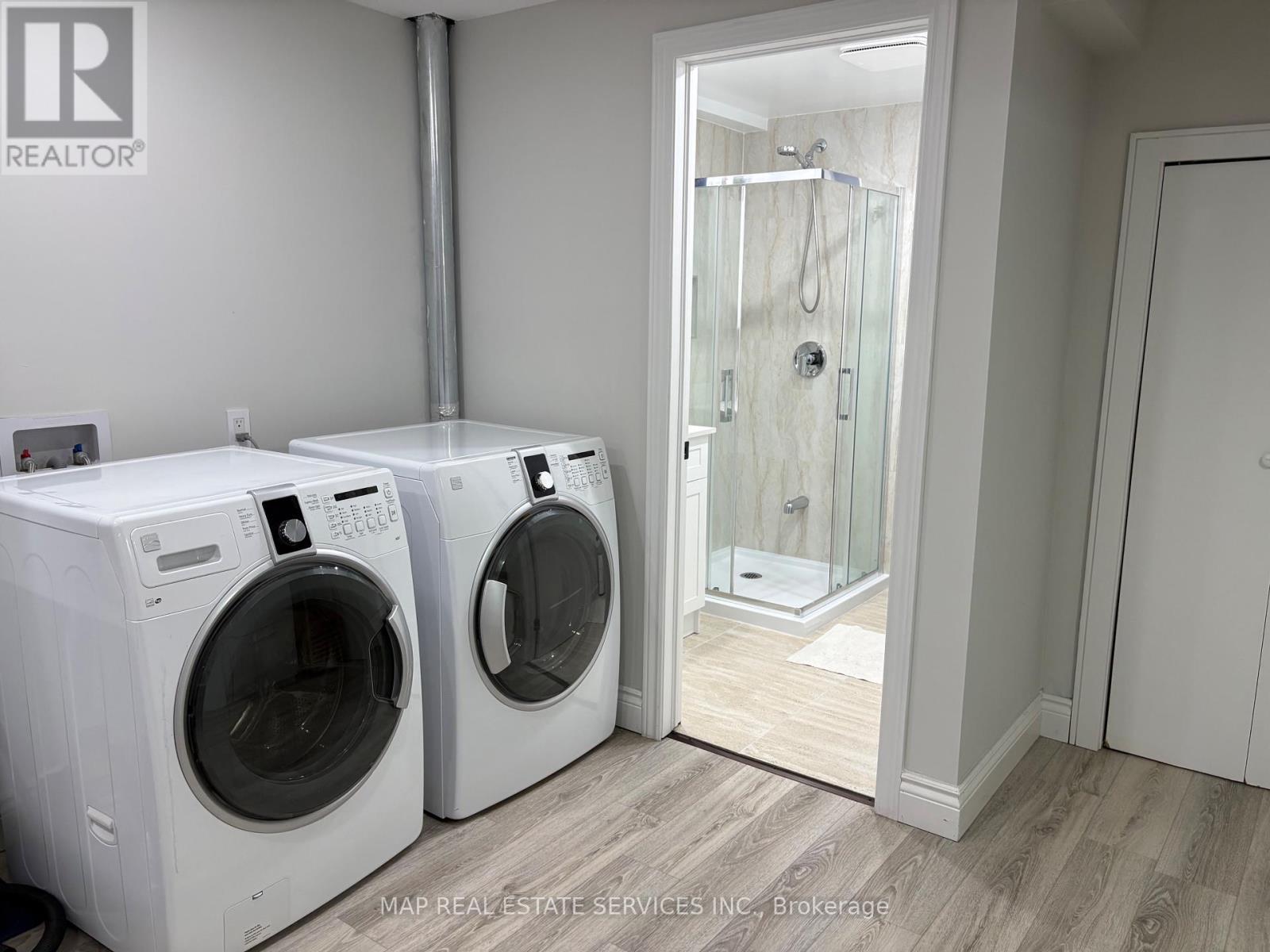 260 Hillside Drive, Mississauga, ON - Indoor Photo Showing Laundry Room