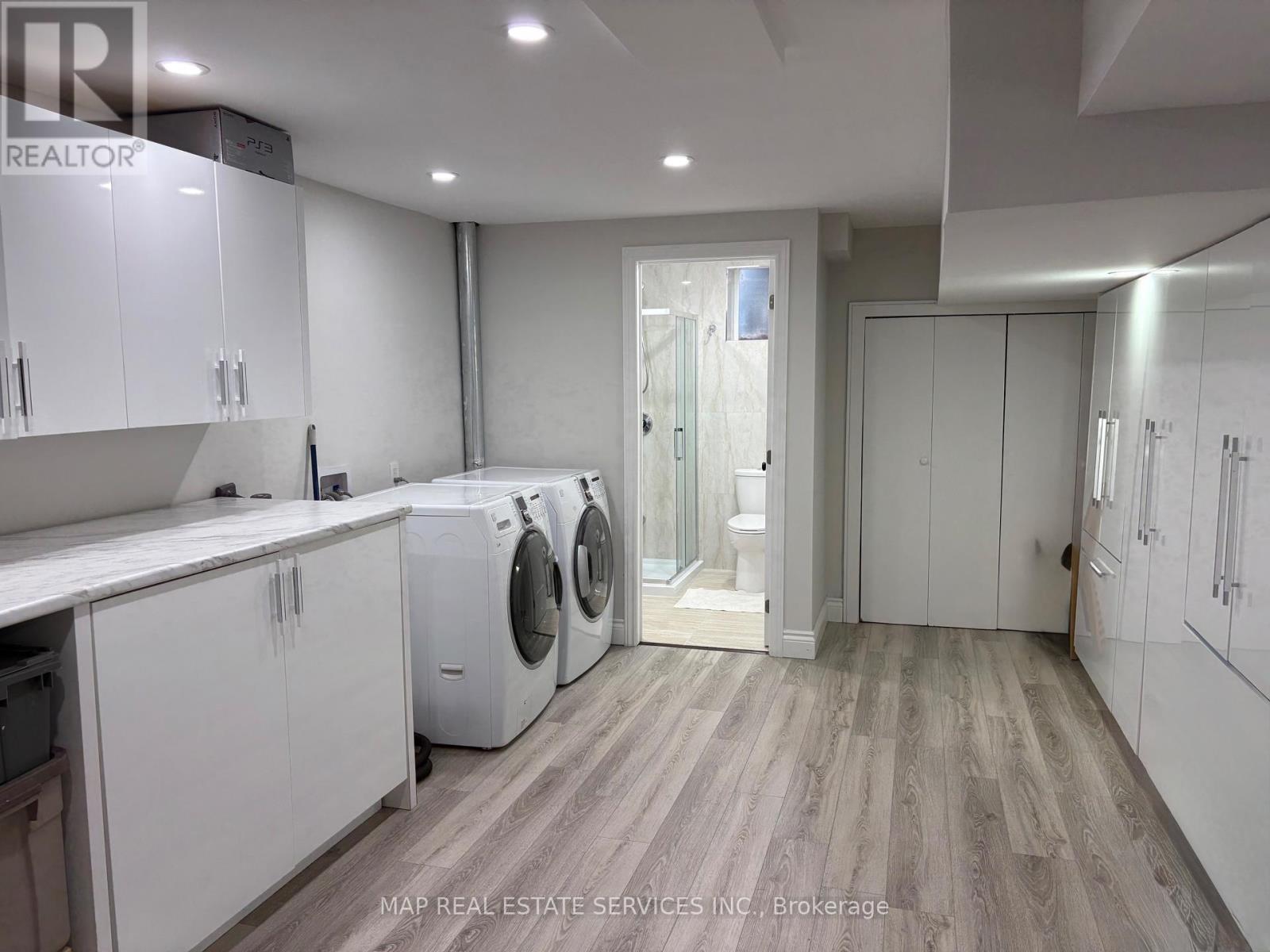 260 Hillside Drive, Mississauga, ON - Indoor Photo Showing Laundry Room