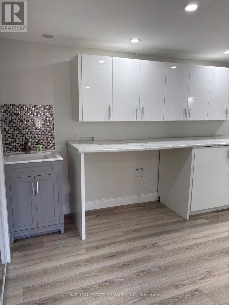 260 Hillside Drive, Mississauga, ON - Indoor