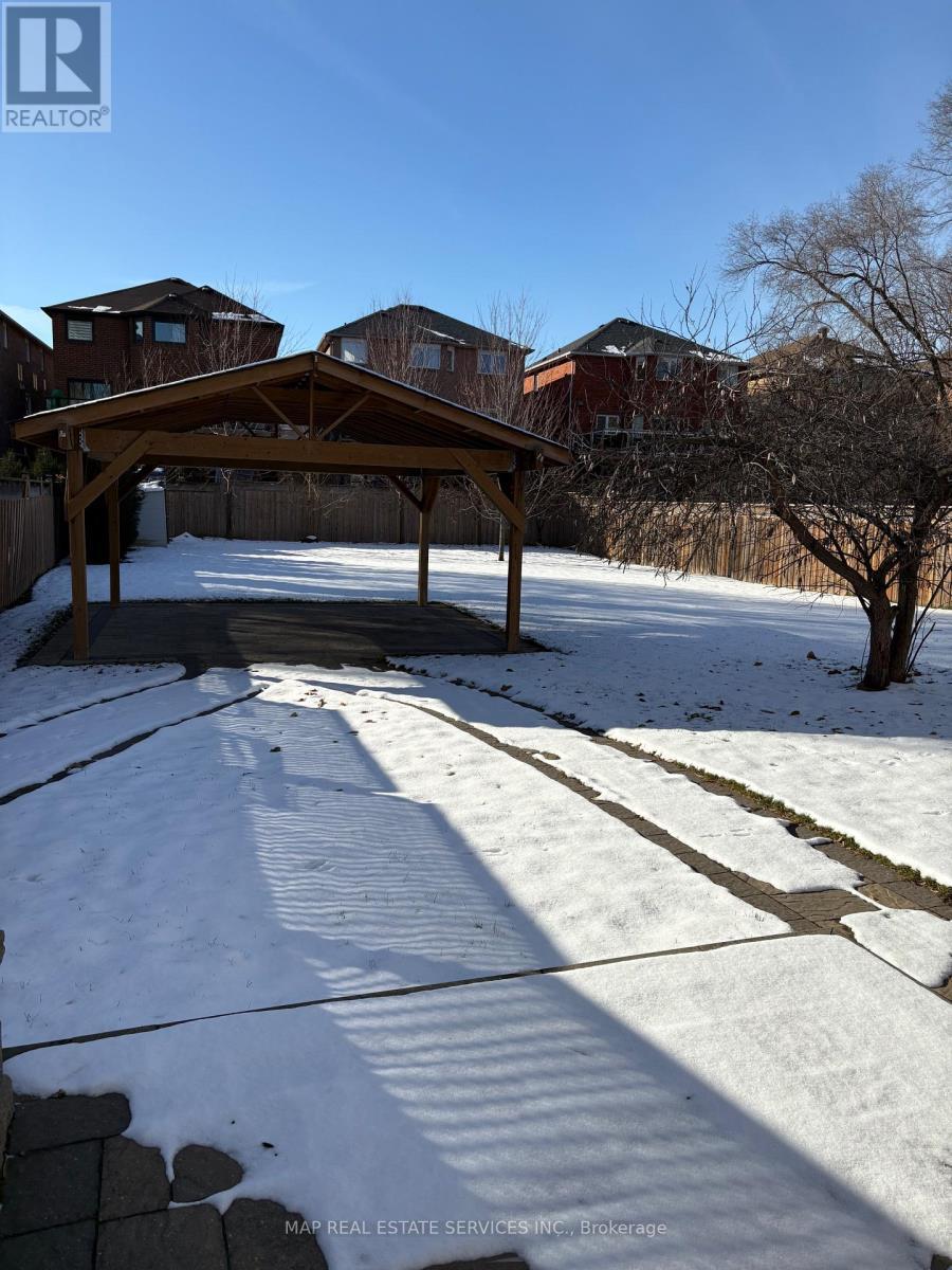 260 Hillside Drive, Mississauga, ON - Outdoor