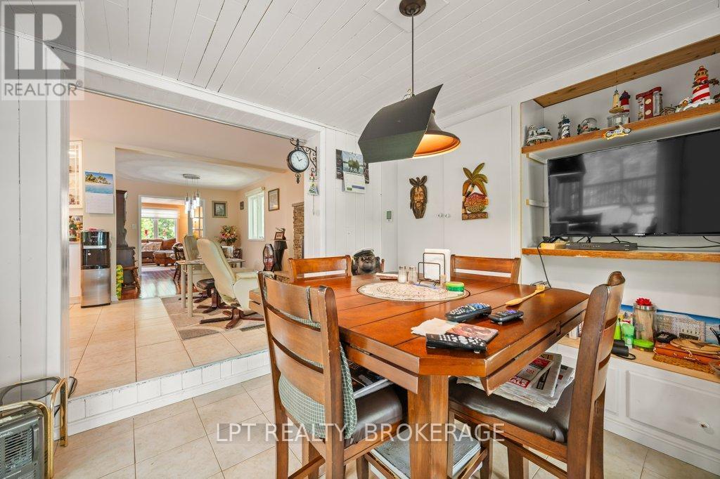 31 Acorn Lane, Frontenac (Frontenac South), ON - Indoor Photo Showing Dining Room