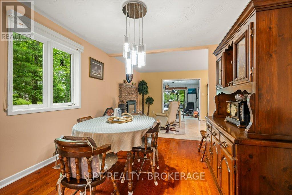 31 Acorn Lane, Frontenac (Frontenac South), ON - Indoor Photo Showing Dining Room