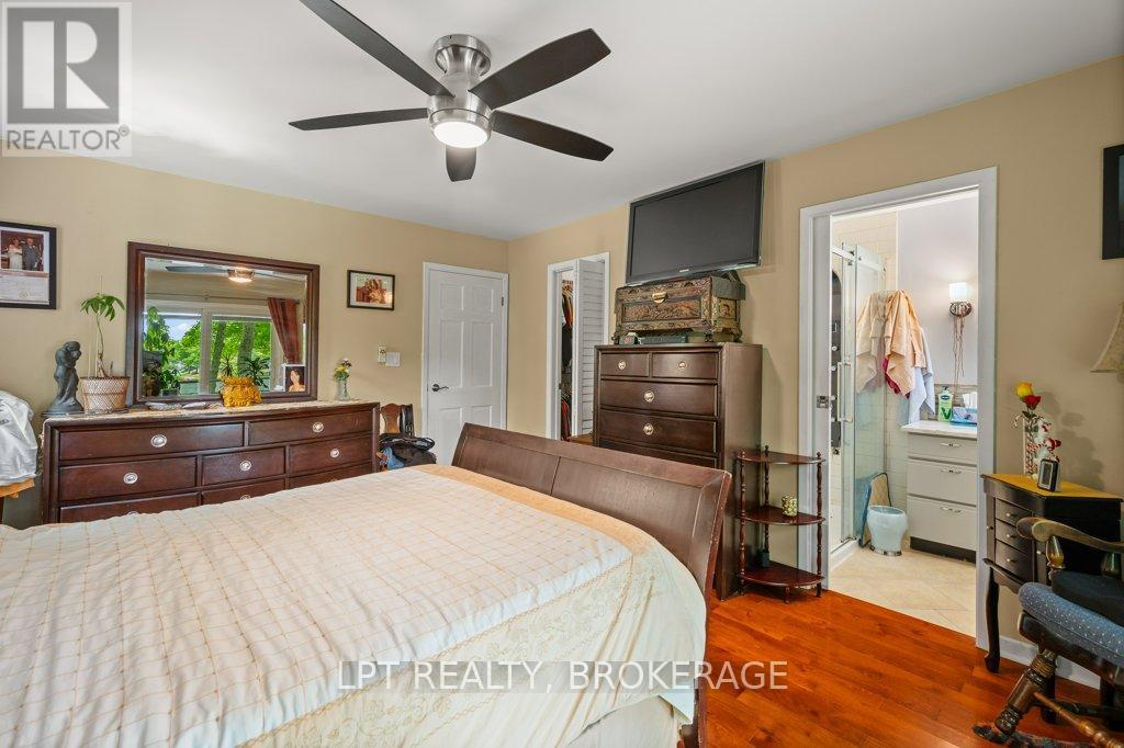 31 Acorn Lane, Frontenac (Frontenac South), ON - Indoor Photo Showing Bedroom