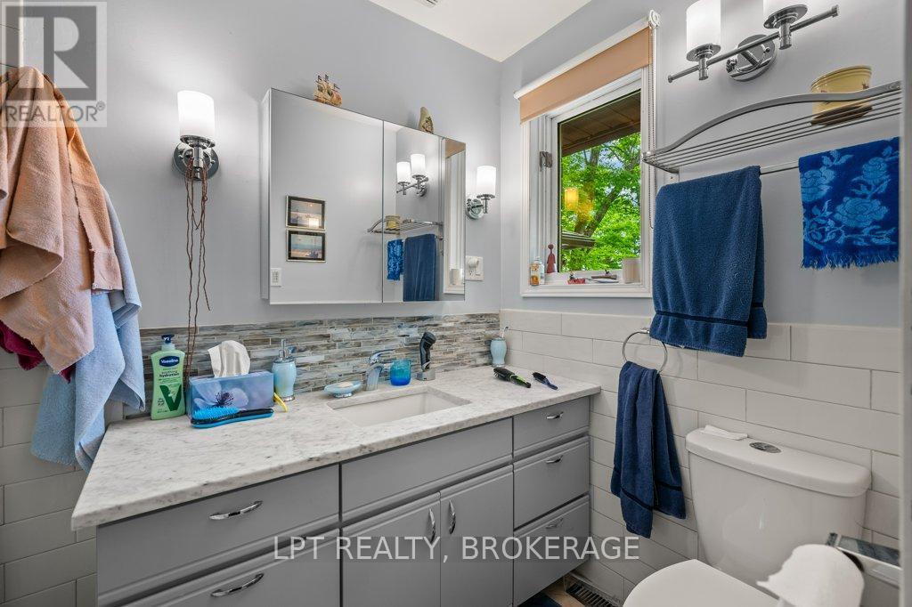 31 Acorn Lane, Frontenac (Frontenac South), ON - Indoor Photo Showing Bathroom