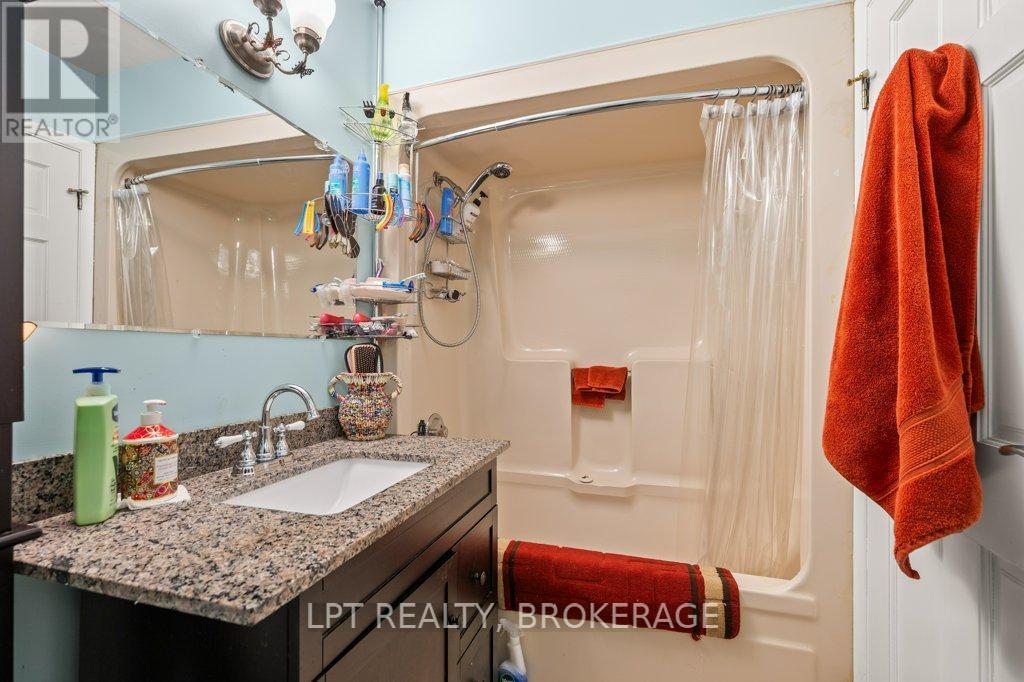 31 Acorn Lane, Frontenac (Frontenac South), ON - Indoor Photo Showing Bathroom