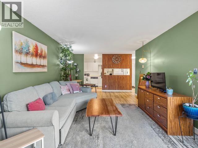 8-35 Lewes Boulevard, Whitehorse, YT - Indoor Photo Showing Living Room