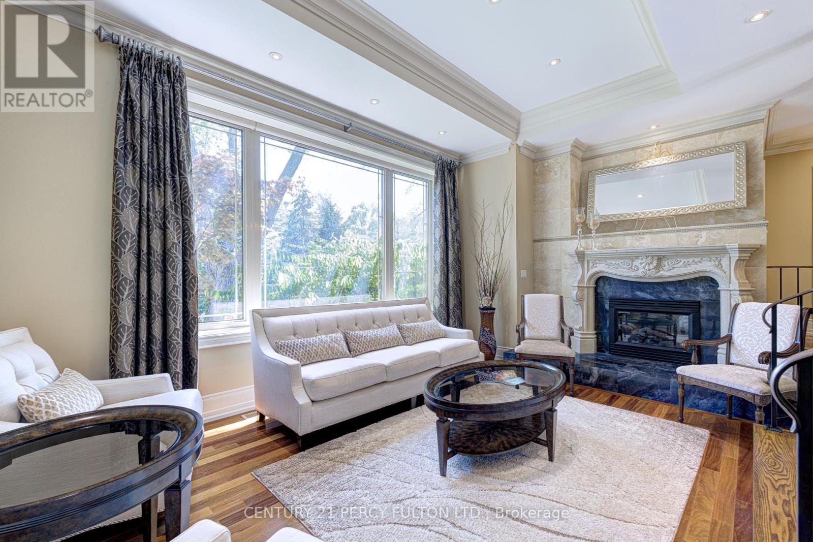1649 Wedmore Way, Mississauga, ON - Indoor Photo Showing Living Room With Fireplace